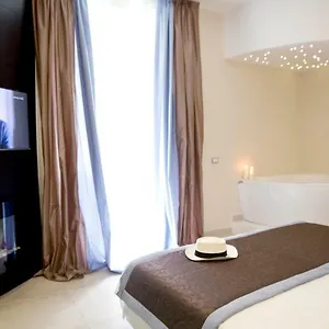 https://roman-holidays-boutique-hotel.it-romehotels.com